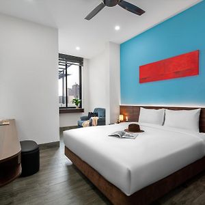 Zimmer mit Kingsize-Bett